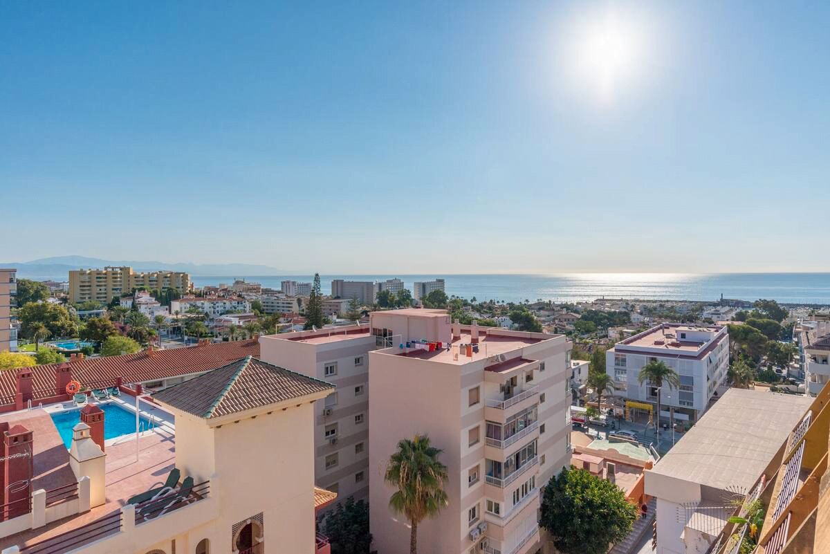 Vista exterior de Àtic en venda en Benalmádena amb Aire condicionat, Terrassa i Traster