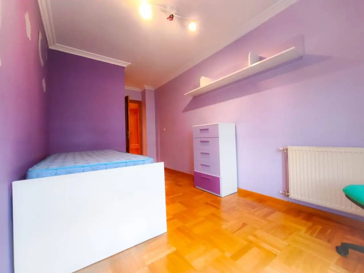 Bedroom of Flat for sale in Burgos  with Heating, Parquet flooring and Terrace