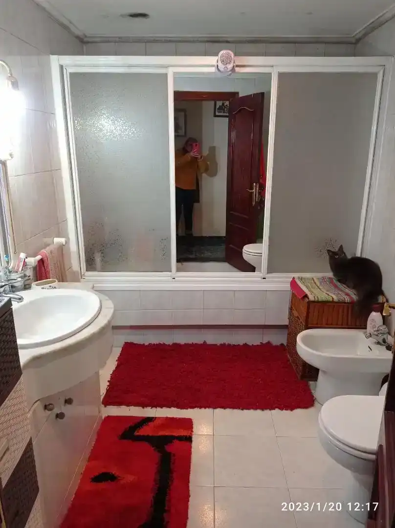 Badezimmer von Einfamilien-Reihenhaus zum Verkauf in Amoeiro