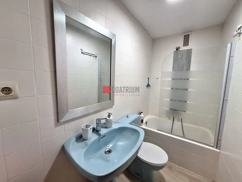 Bathroom of Flat for rent in Santiago de Compostela   with Furnished