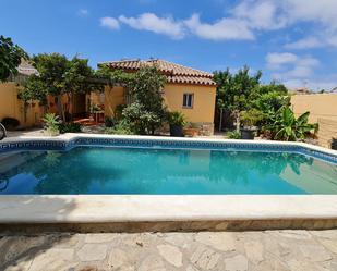 Piscina de Casa o xalet en venda en Chiclana de la Frontera amb Jardí privat, Terrassa i Piscina