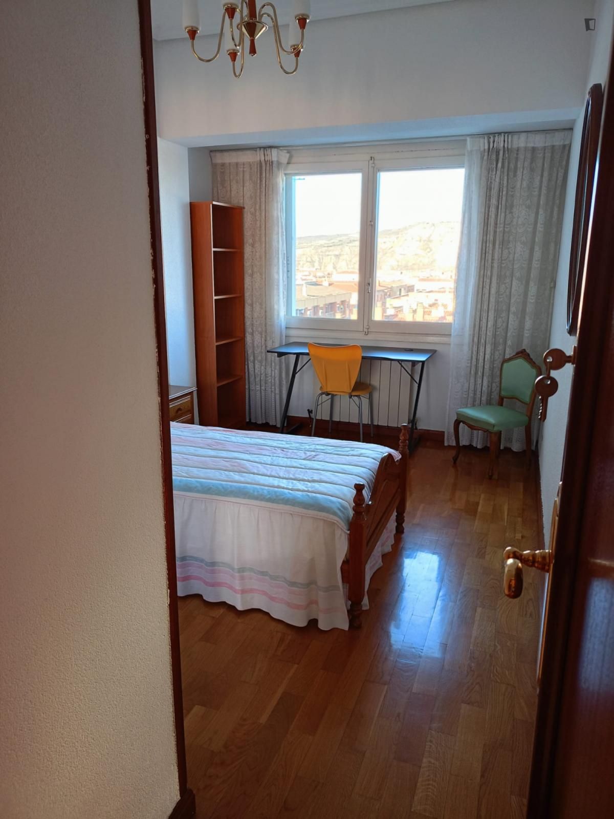 Dormitori de Casa o xalet per a compartir en  Logroño amb Moblat, Forn i Rentadora