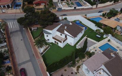 Vista exterior de Casa o xalet en venda en Torrevieja amb Aire condicionat, Calefacció i Jardí privat