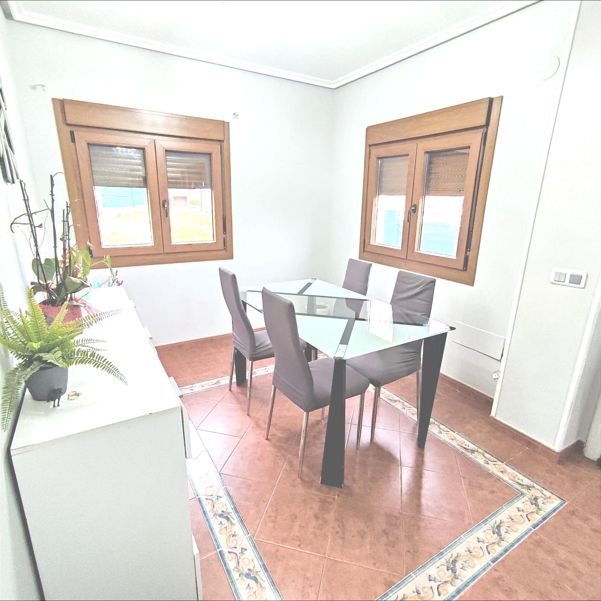 Menjador de Casa adosada en venda en Argoños  amb Jardí privat i Moblat