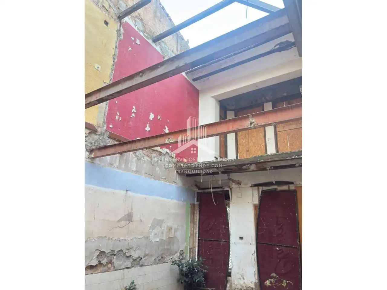 Vista exterior de Edifici en venda en Castellón de la Plana / Castelló de la Plana