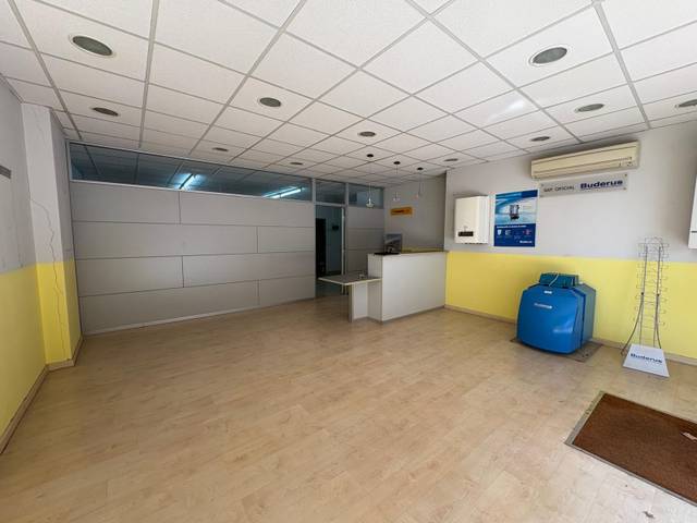 Local comercial en Alquiler en Creu de la Mà