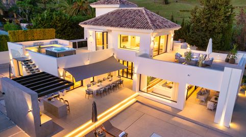 Elegancia Moderna en el Valle del Golf