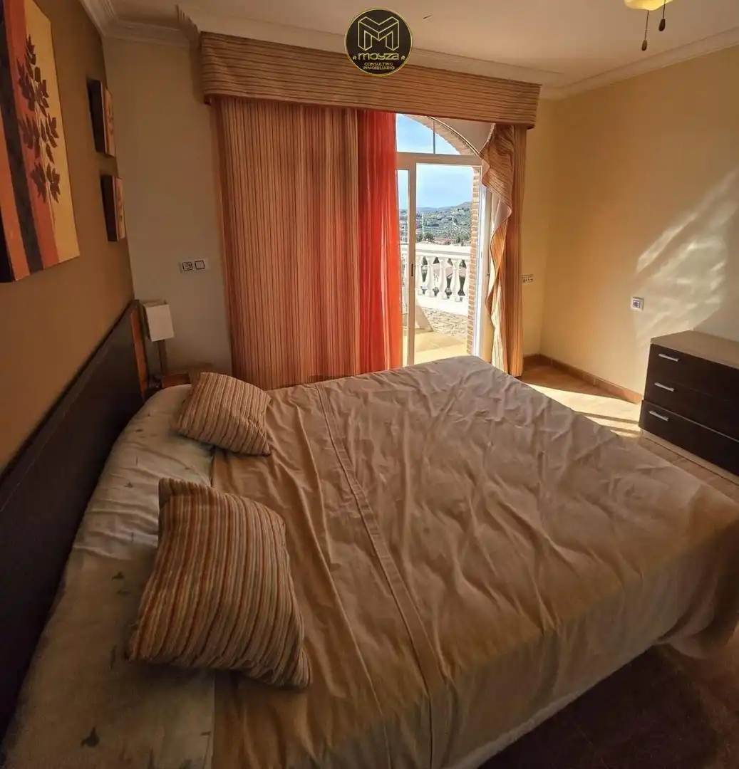 Dormitori de Casa o xalet en venda en Jaén amb Aire condicionat, Traster i Piscina