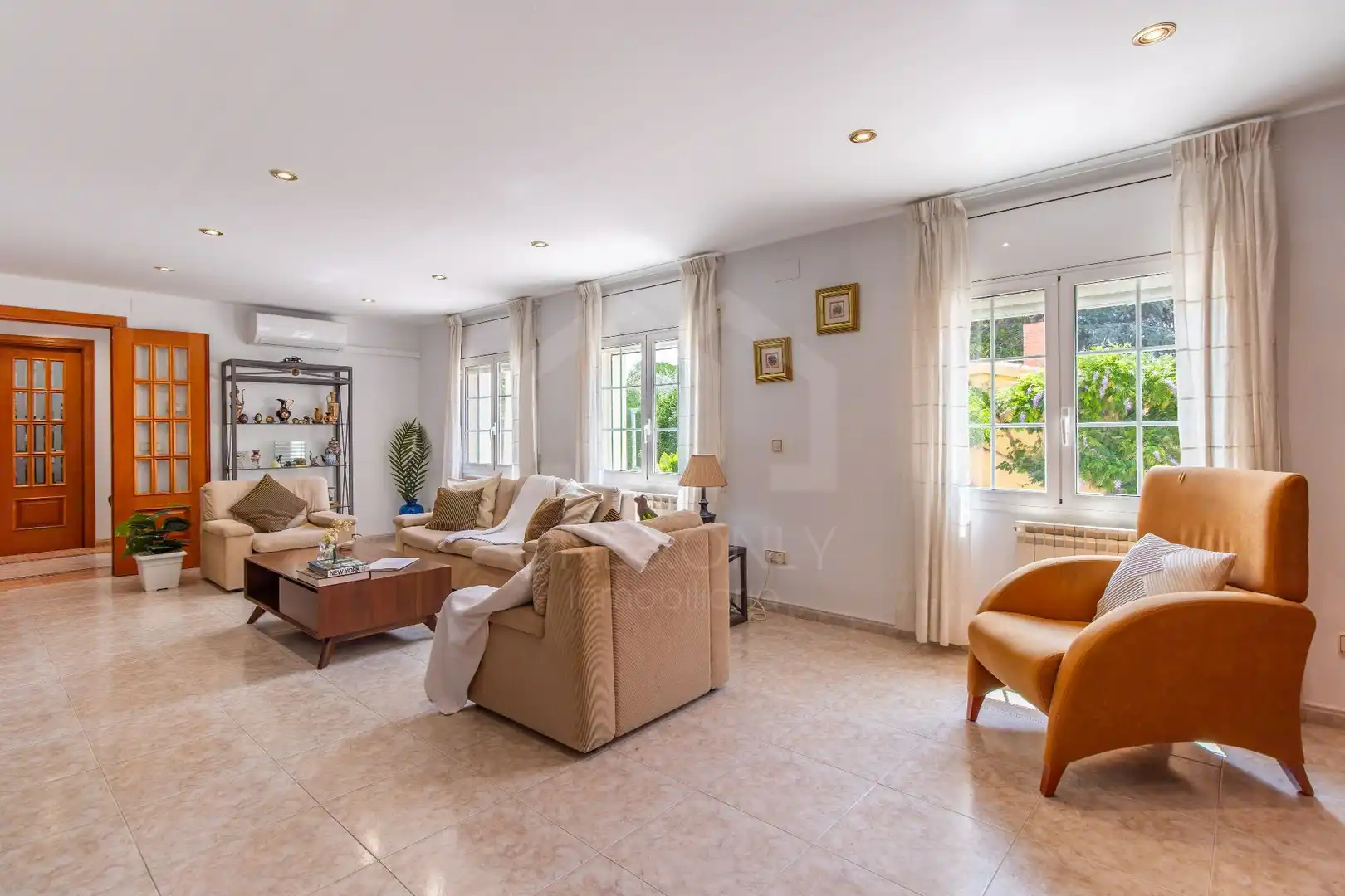 Living room of Houses for sale in Riudoms  with Air Conditioner, Heating and Private garden