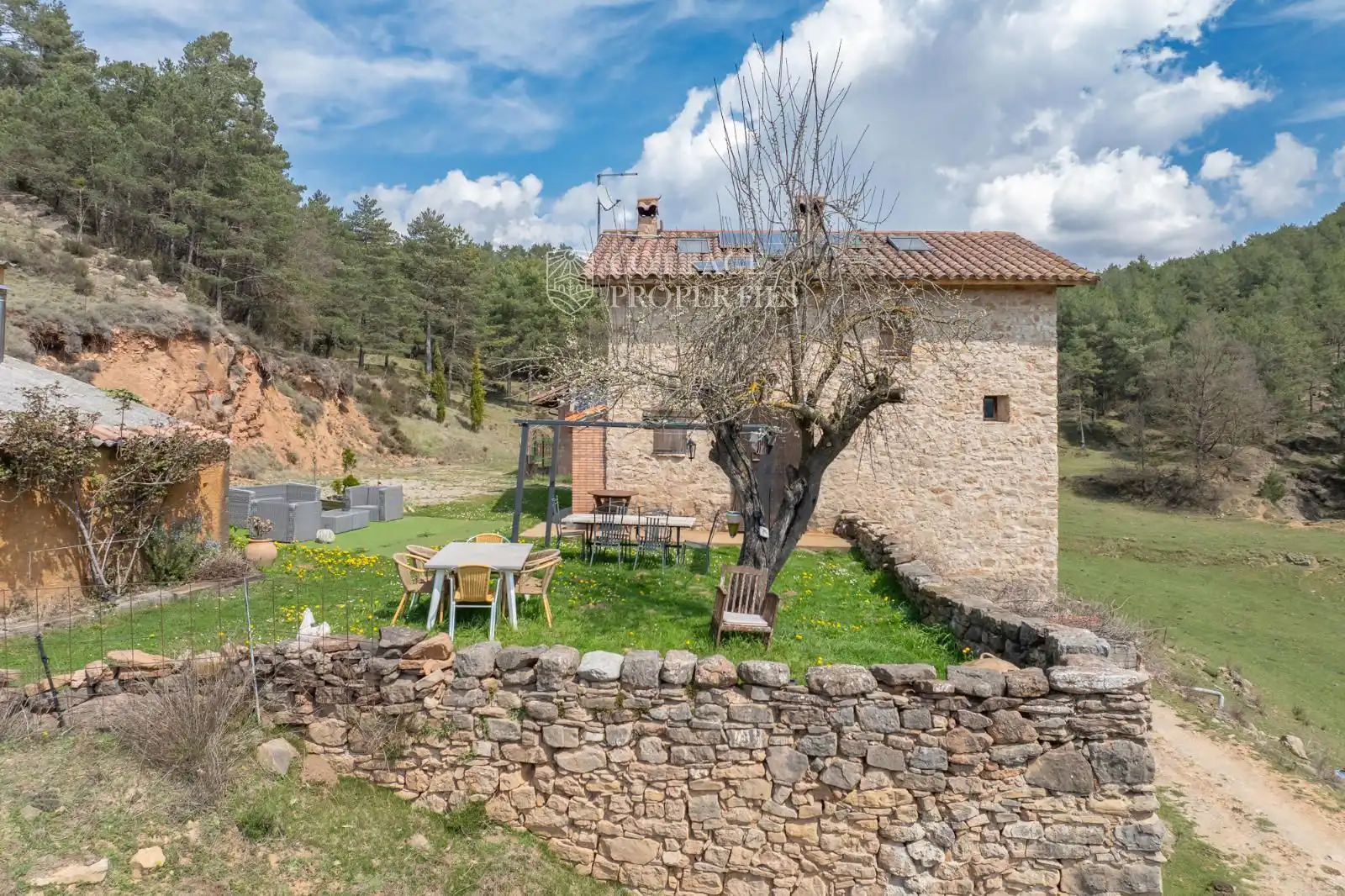Außenansicht von Country house zum Verkauf in Ripoll