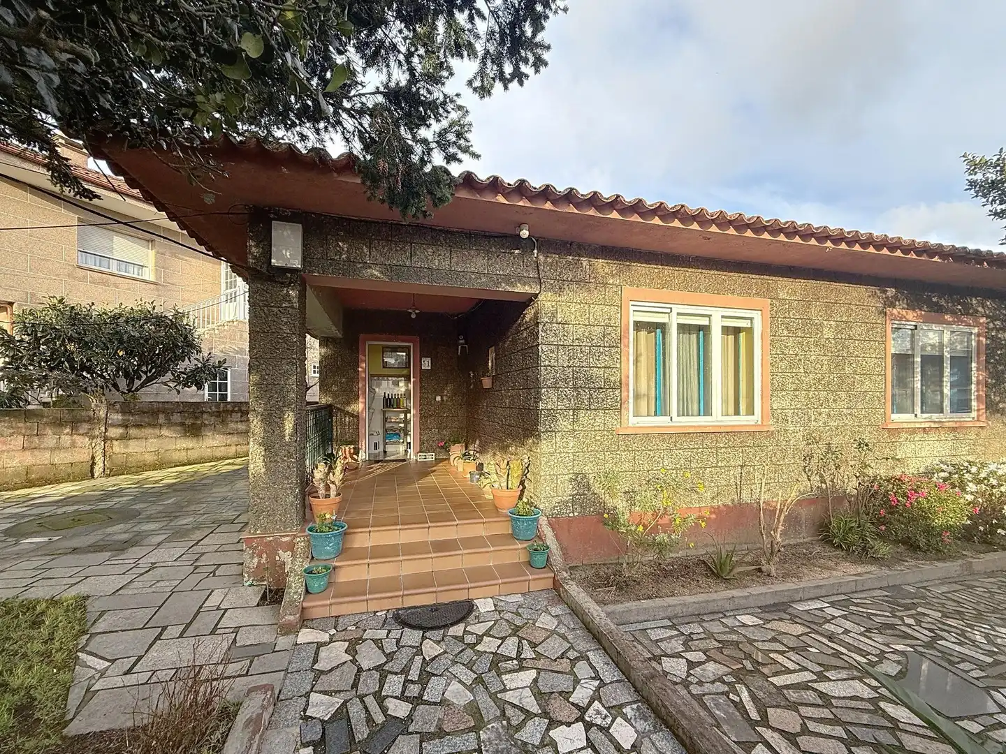 Außenansicht von Haus oder Chalet zum Verkauf in Cambados mit Privatgarten und Möbliert