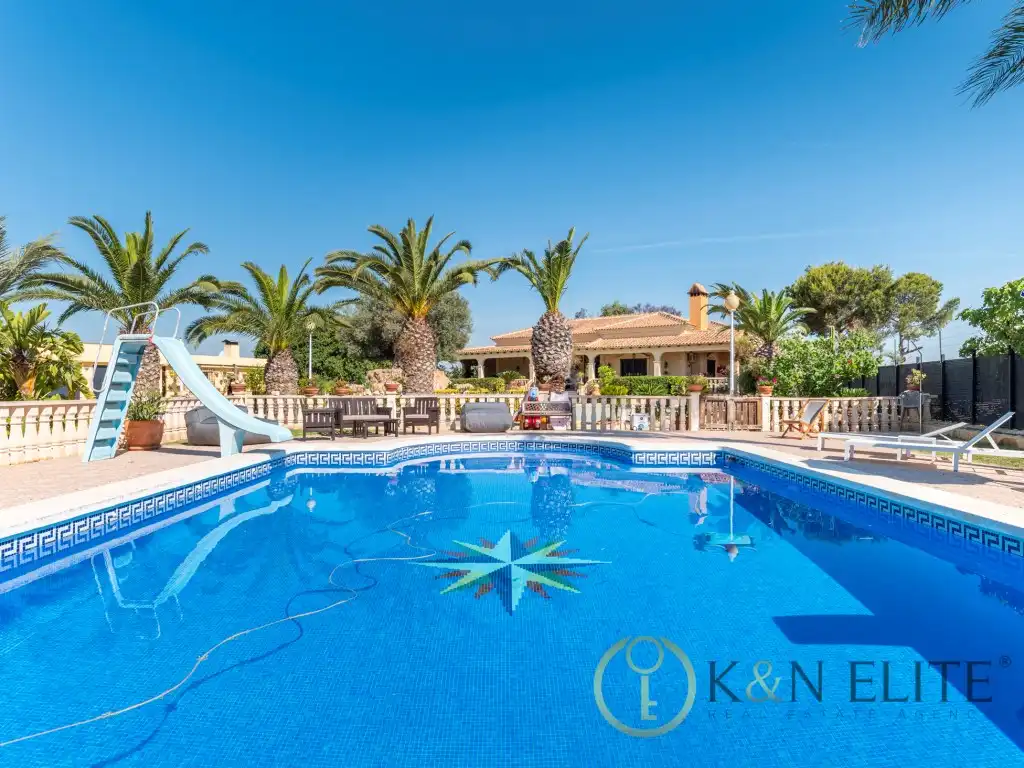 Casa con piscina en venta en Partida Valverde Bajo