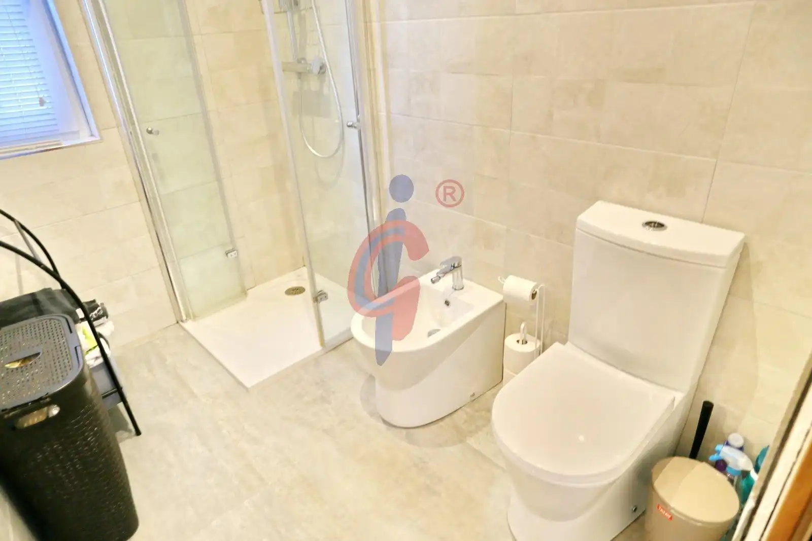 Bany de Casa o xalet en venda en Alicante / Alacant amb Jardí privat, Terrassa i Piscina