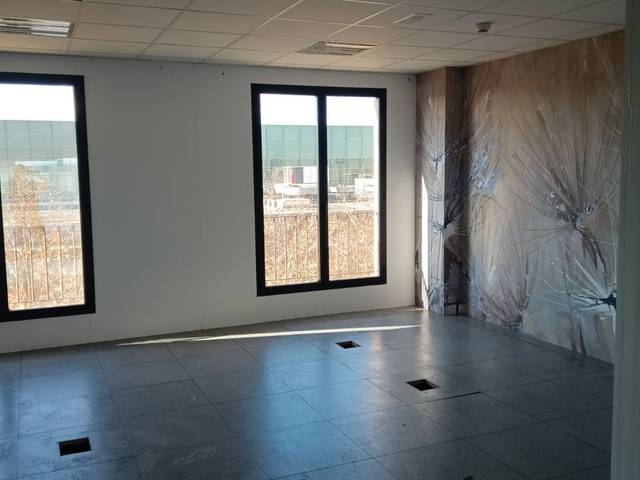 Oficina en Alquiler en Calle Patrimonio Mundial, 7 en La Montaña - El Cortijo