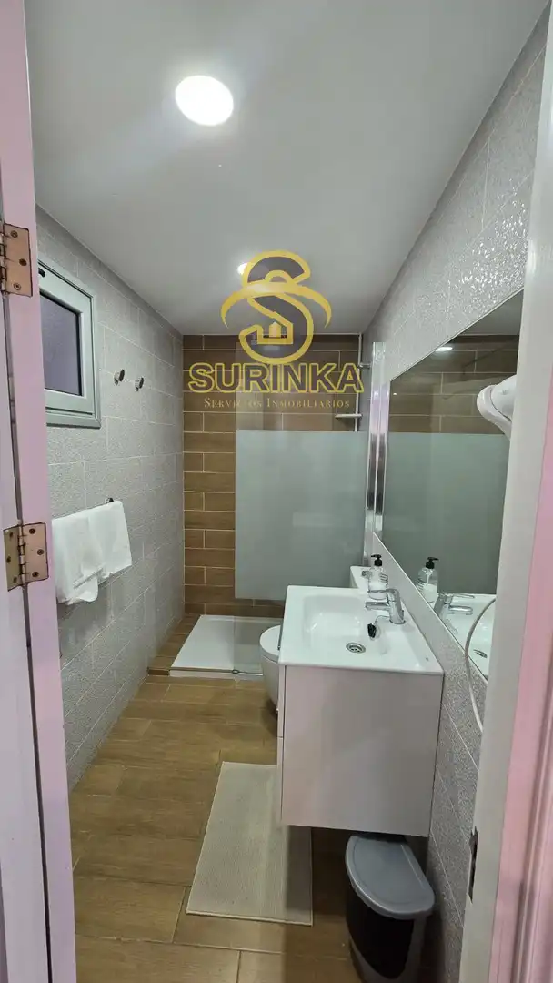 Baño de Piso de alquiler en San Bartolomé de Tirajana con Terraza, Piscina y Amueblado