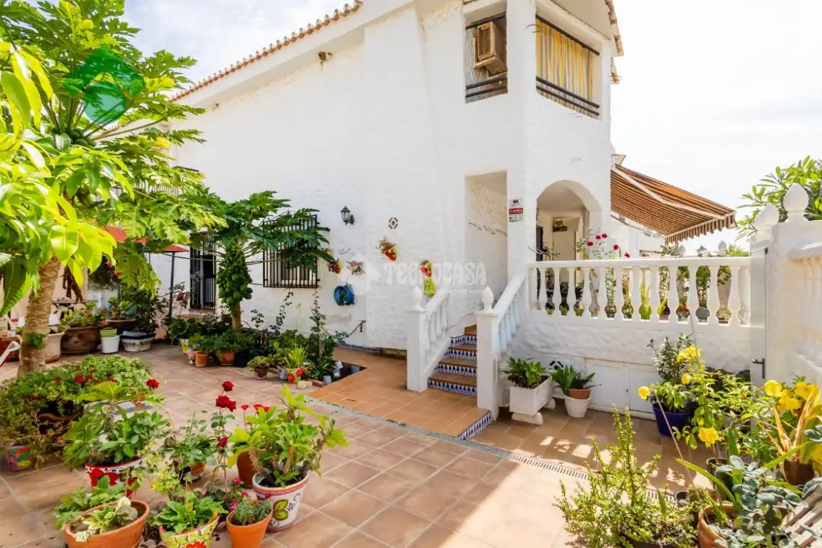 Maison jumelée avec piscine à vendre à Benajarafe