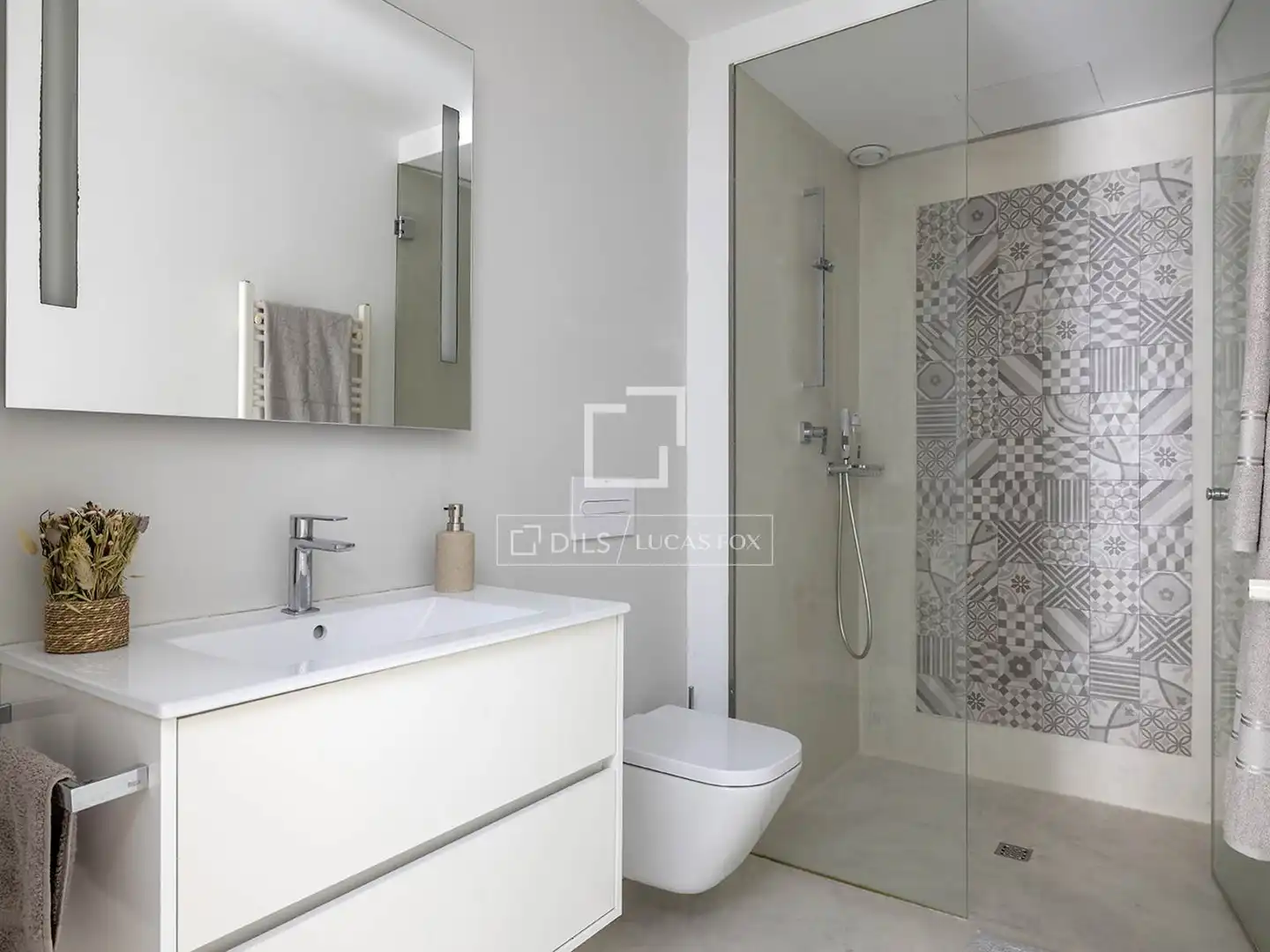 Badezimmer von Dachboden zur Miete in Barcelona mit Klimaanlage, Terrasse und Möbliert