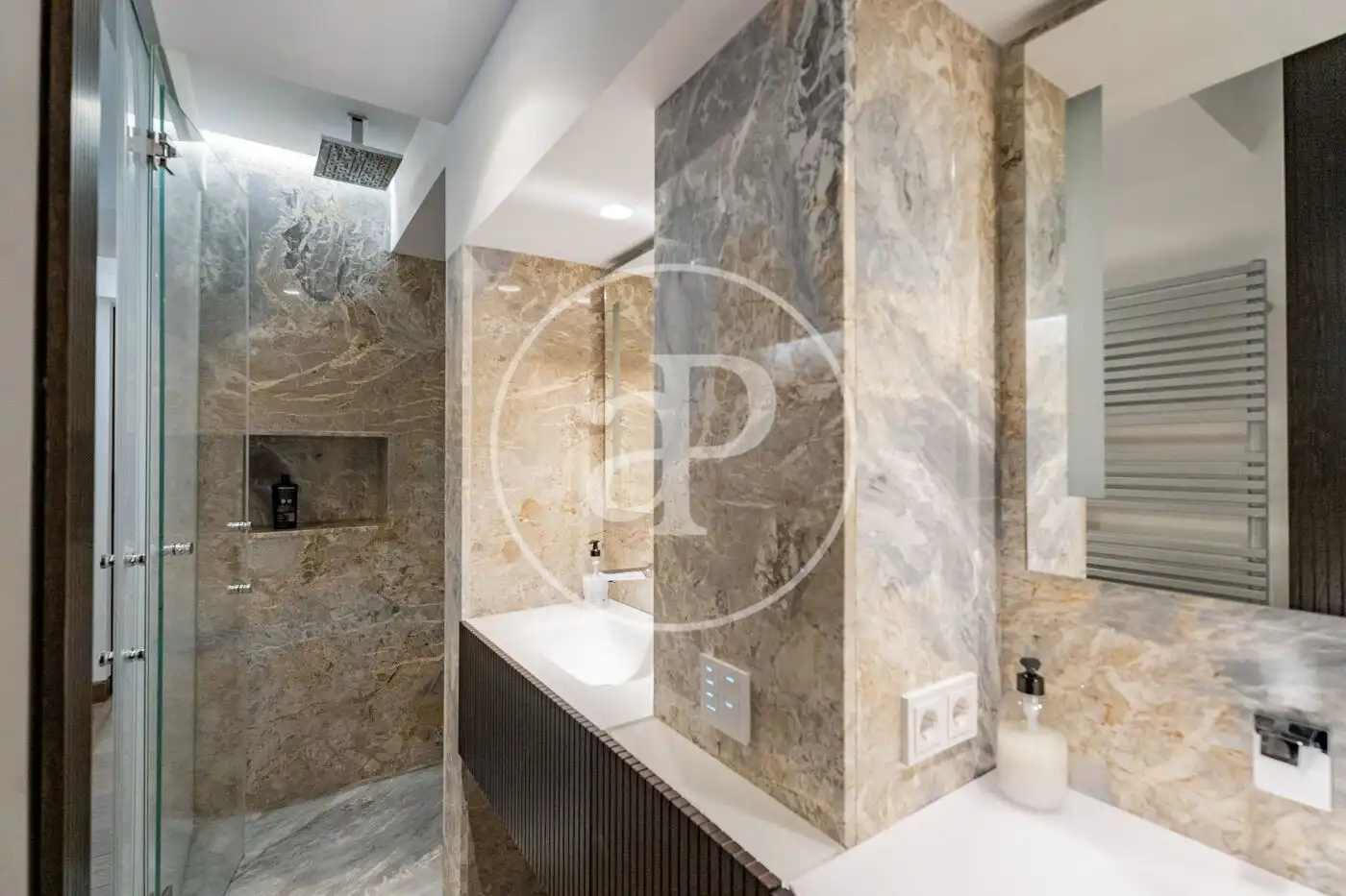 Baño de Piso en venta en Madrid con Aire acondicionado, Calefacción y Jardín privado