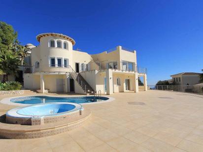 Vista exterior de Casa o xalet en venda en Altea amb Aire condicionat, Jardí privat i Terrassa