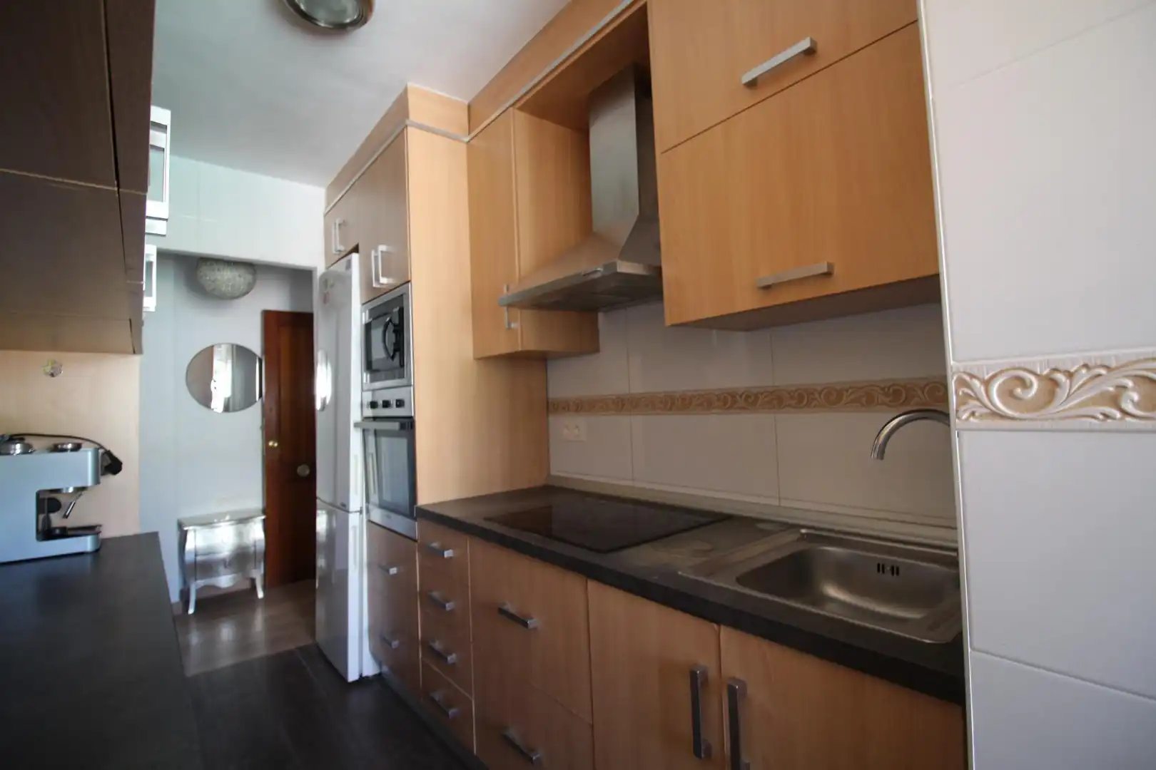 Cocina de Piso de alquiler en Granada con Aire acondicionado, Calefacción y Jardín privado