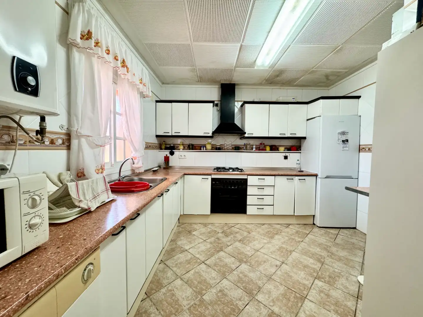 Cocina de Casa o chalet en venta en Chiclana de la Frontera con Aire acondicionado, Calefacción y Jardín privado
