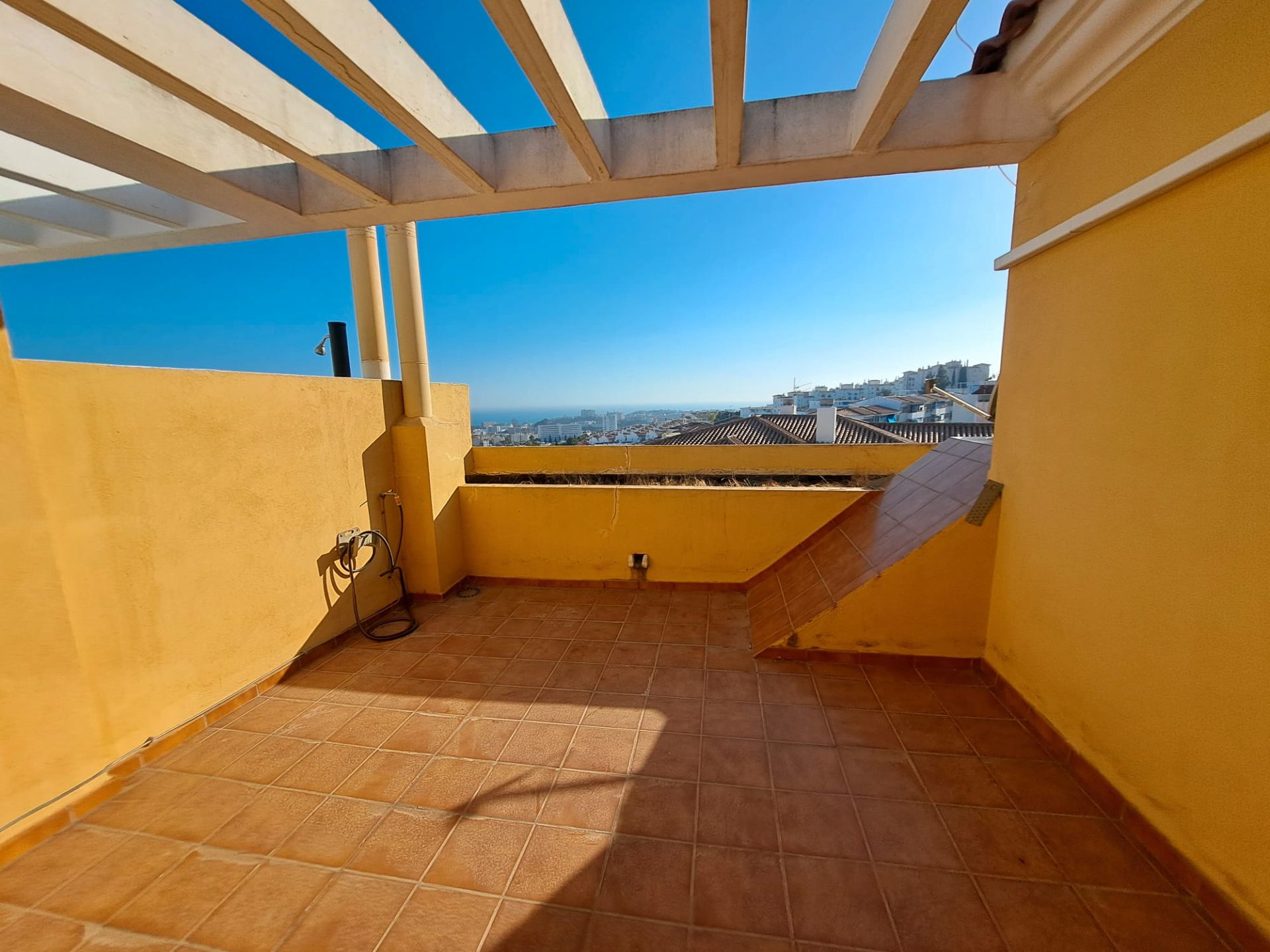 Vista exterior de Casa o xalet en venda en Benalmádena amb Terrassa, Traster i Moblat