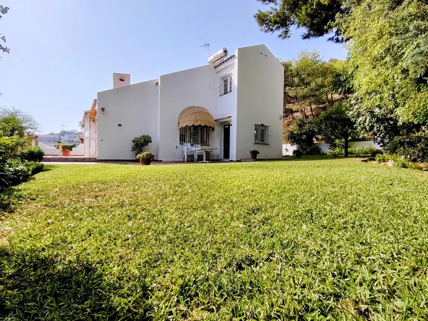 Vista exterior de Casa adosada en venda en Málaga amb Aire condicionat, Jardí privat i Traster