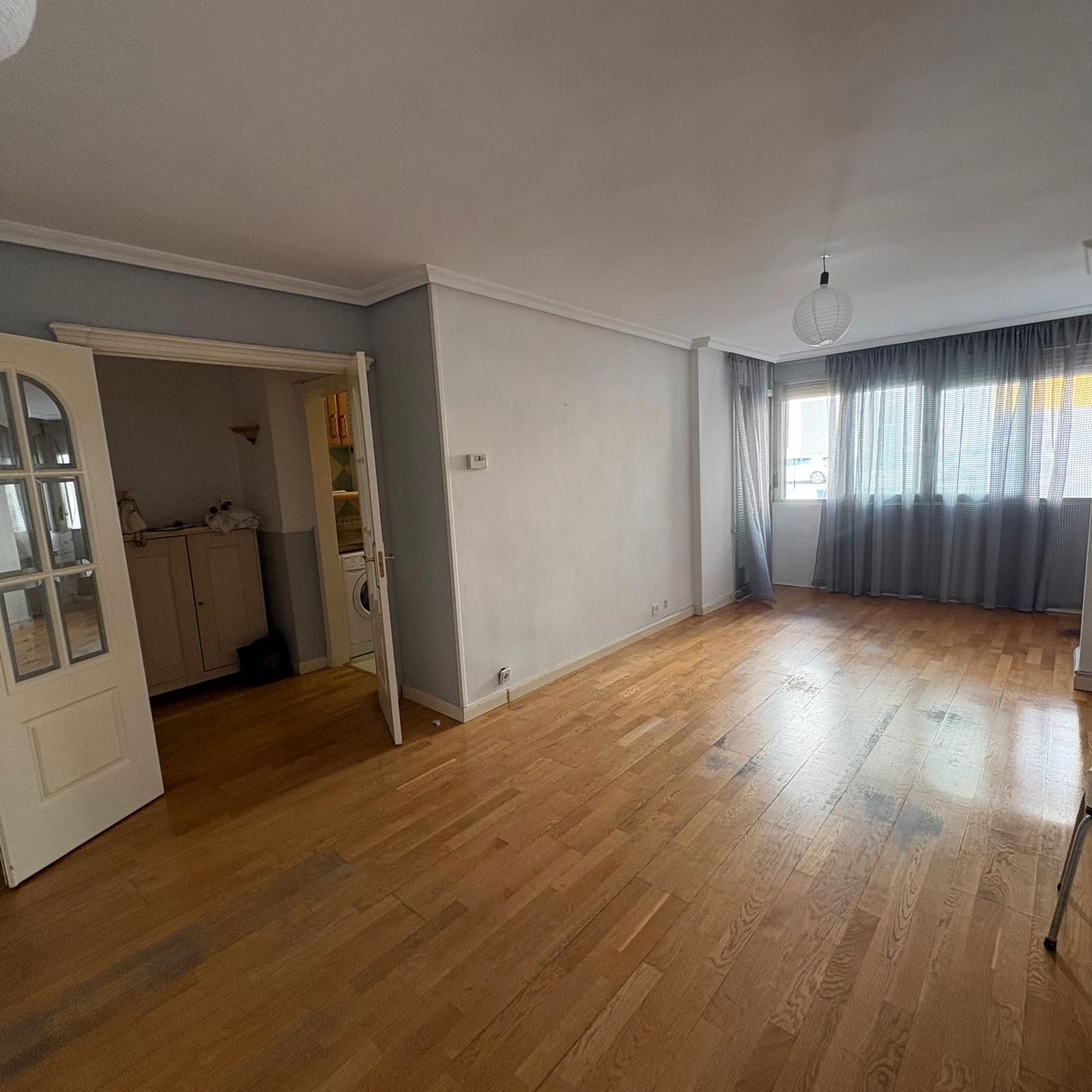 Habitación de Piso en venta en Coslada con Calefacción y Piscina comunitaria