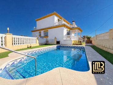 Pis amb piscina en venda a Centro