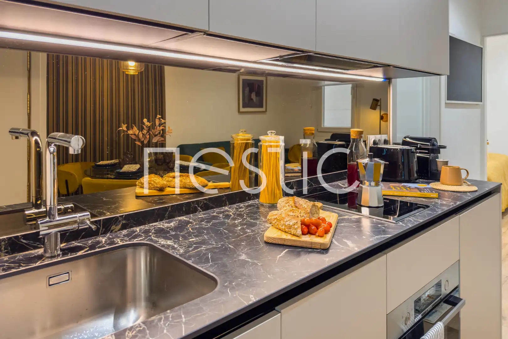 Cuina de Apartament de lloguer en Madrid amb Aire condicionat, Calefacció i Moblat