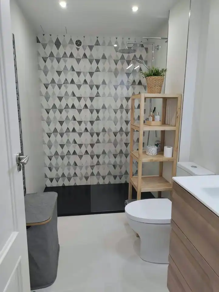 Baño de Piso de alquiler en Santiago de Compostela  con Calefacción y Amueblado
