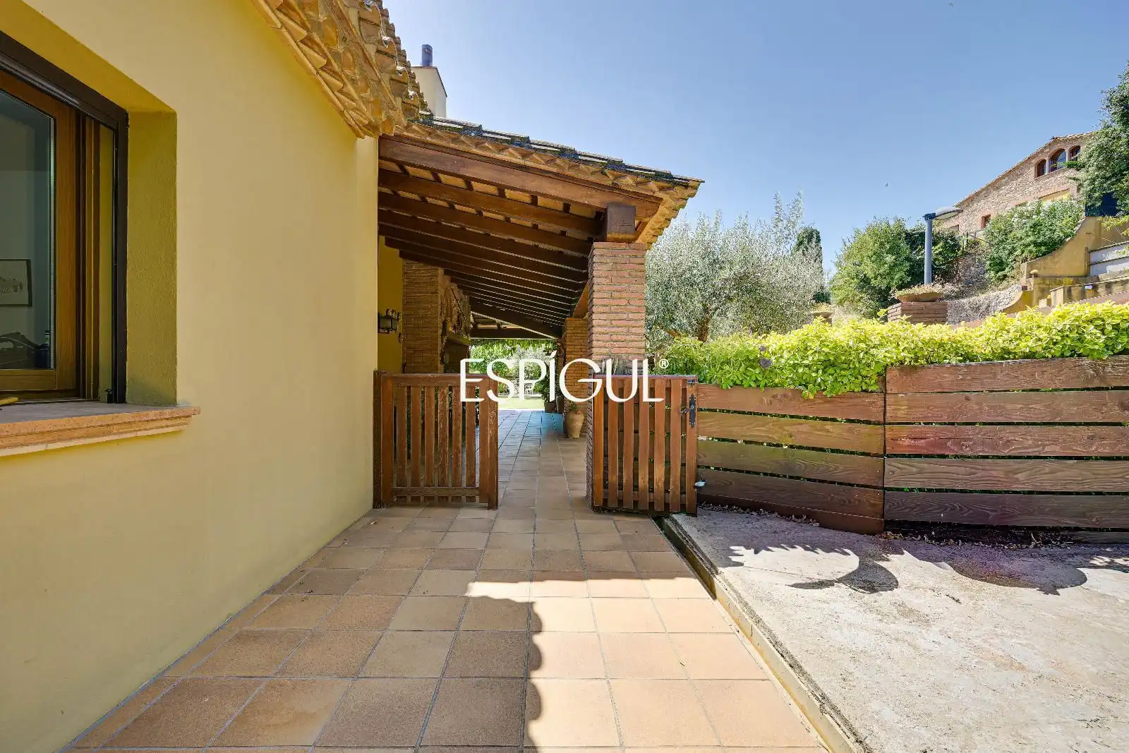 Vista exterior de Casa o chalet en venta en Mont-ras con Aire acondicionado, Calefacción y Parquet