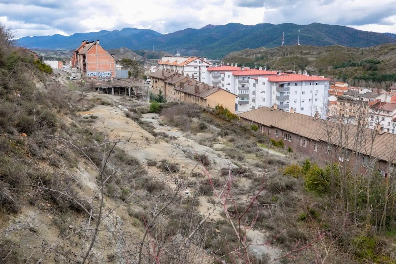 Edificio en venta en Sabiñánigo