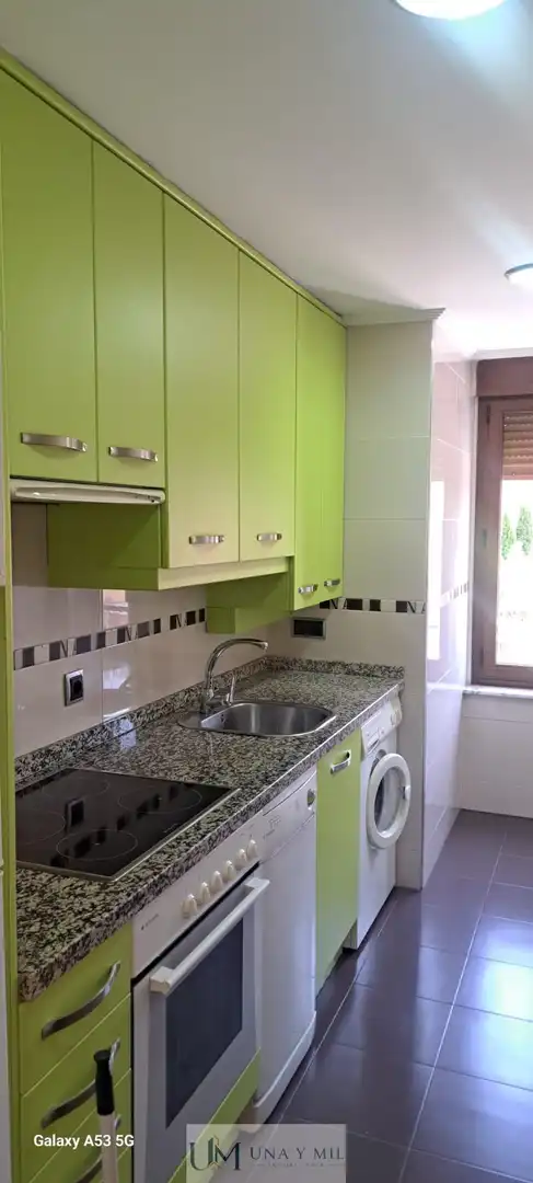 Cocina de Apartamento en venta en Villares de la Reina con Calefacción, Terraza y Piscina