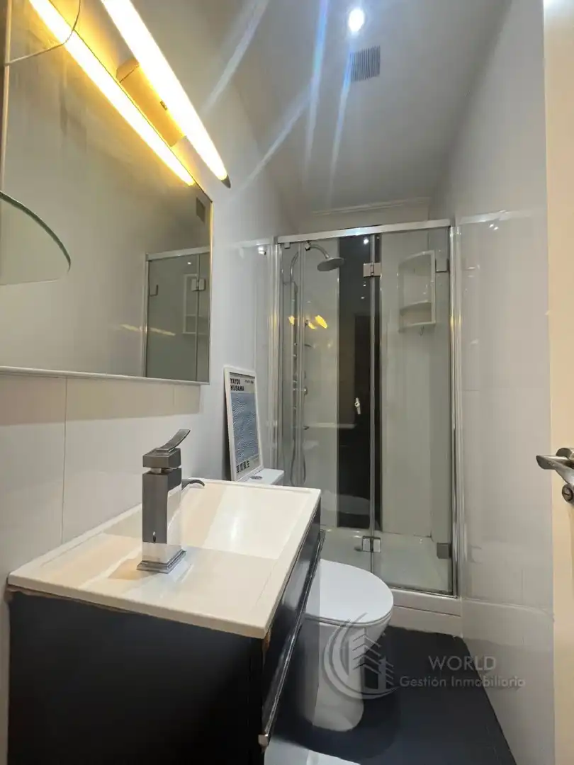 Badezimmer von Wohnung zur Miete in Madrid mit Klimaanlage, Heizung und Möbliert