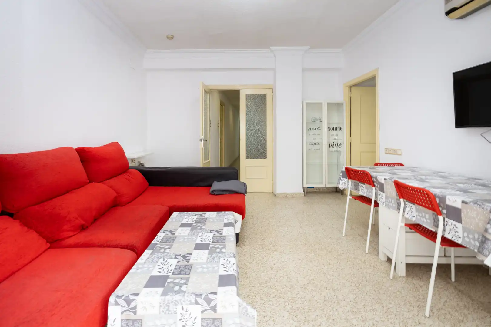 Sala d'estar de Pis de lloguer en Granada amb Calefacció, Moblat i Microones
