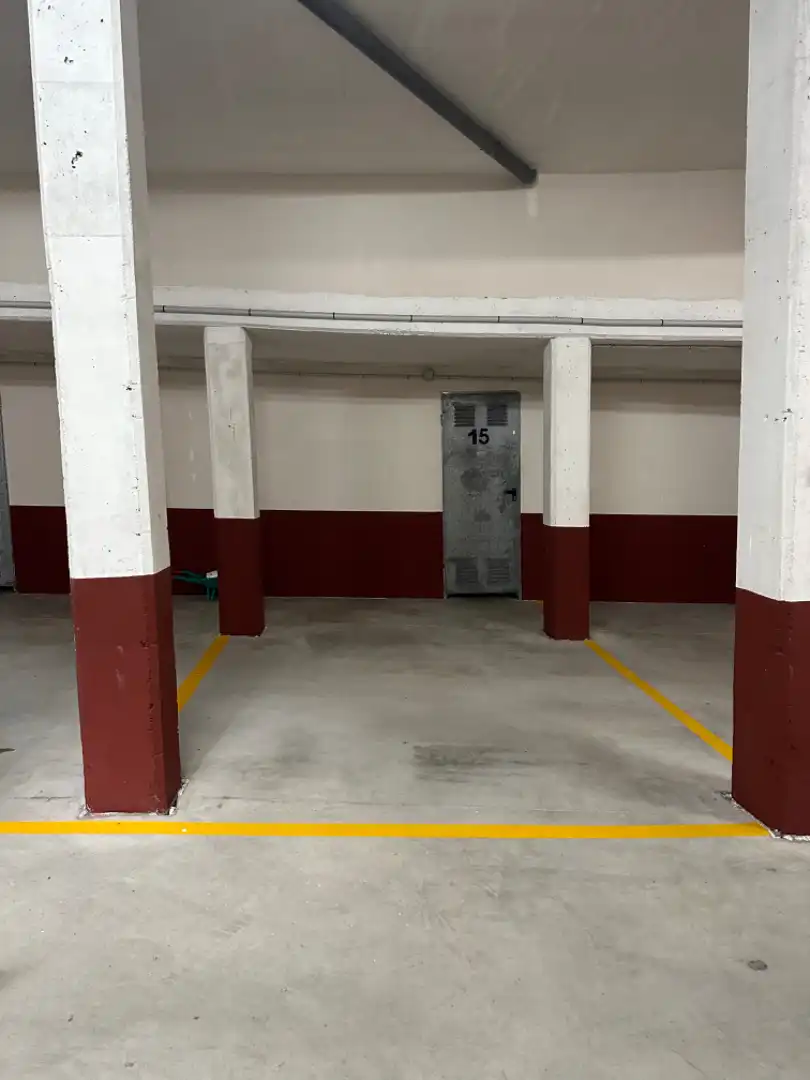 Parking de Apartamento de alquiler en Ribeira con Amueblado