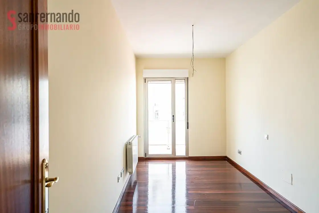Piso en venta en Torrelavega  con Terraza y Balcón