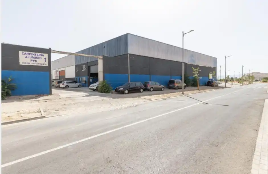 Nave industrielle à vendre à Carretera Carretera Pinos Puente