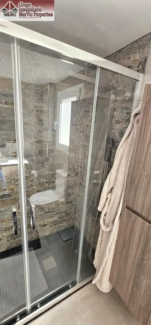 Bany de Casa o xalet en venda en La Nucia amb Aire condicionat, Jardí privat i Terrassa