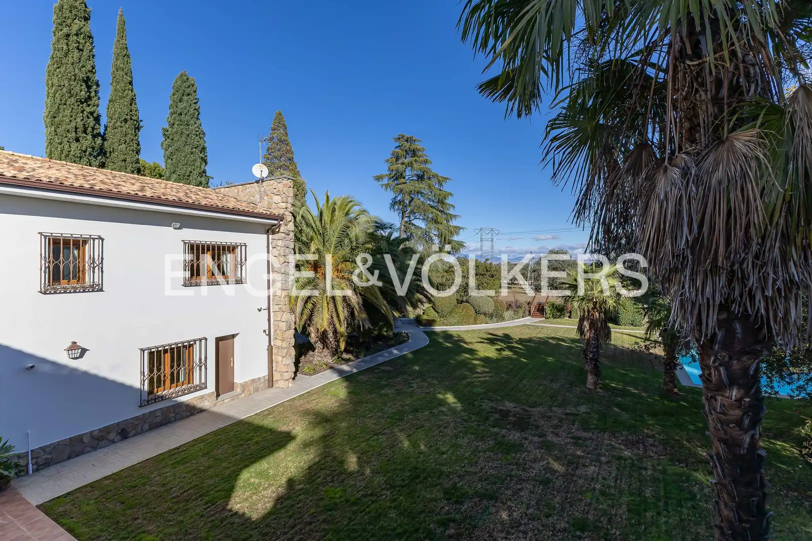 Vista exterior de Casa o xalet de lloguer en Madrid amb Aire condicionat, Calefacció i Jardí privat