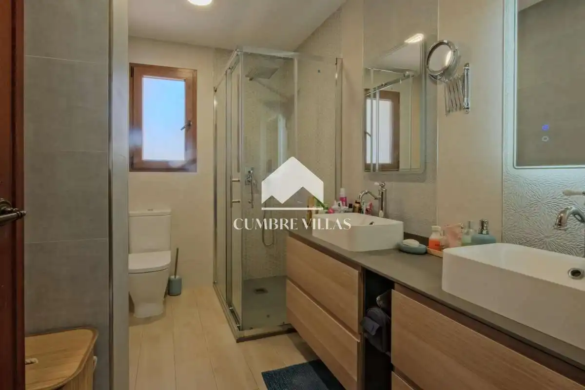 Baño de Casa o chalet en venta en Almuñécar con Jardín privado, Terraza y Amueblado