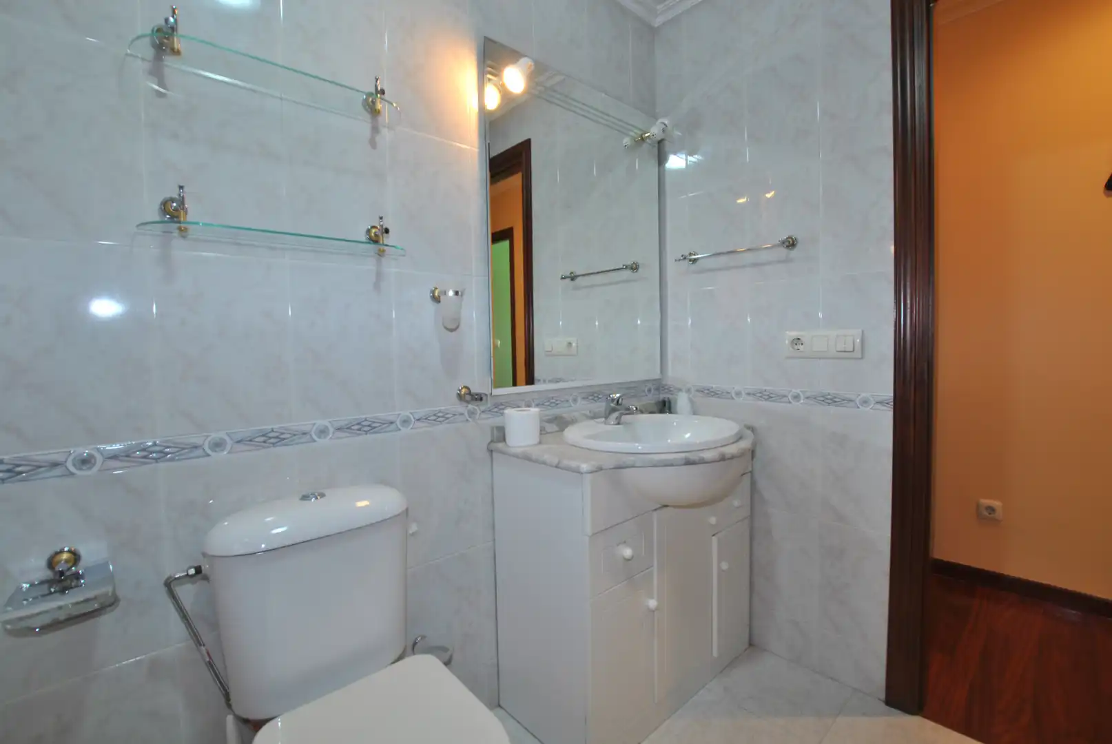 Bathroom of Flat for sale in Vigo   with Heating, Private garden and Parquet flooring