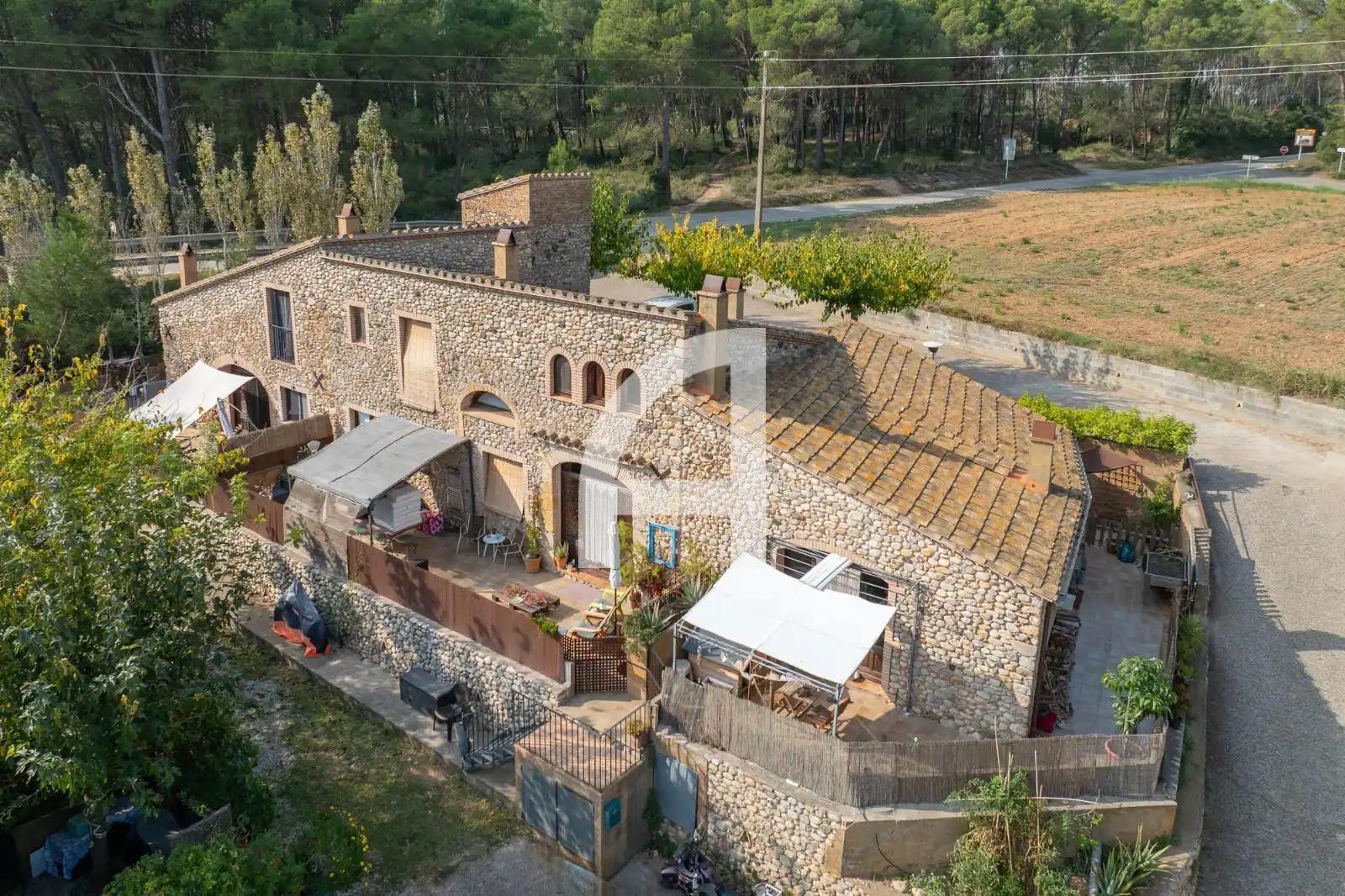 Vista exterior de Finca rústica en venta en Sant Miquel de Fluvià con Calefacción, Piscina y Amueblado
