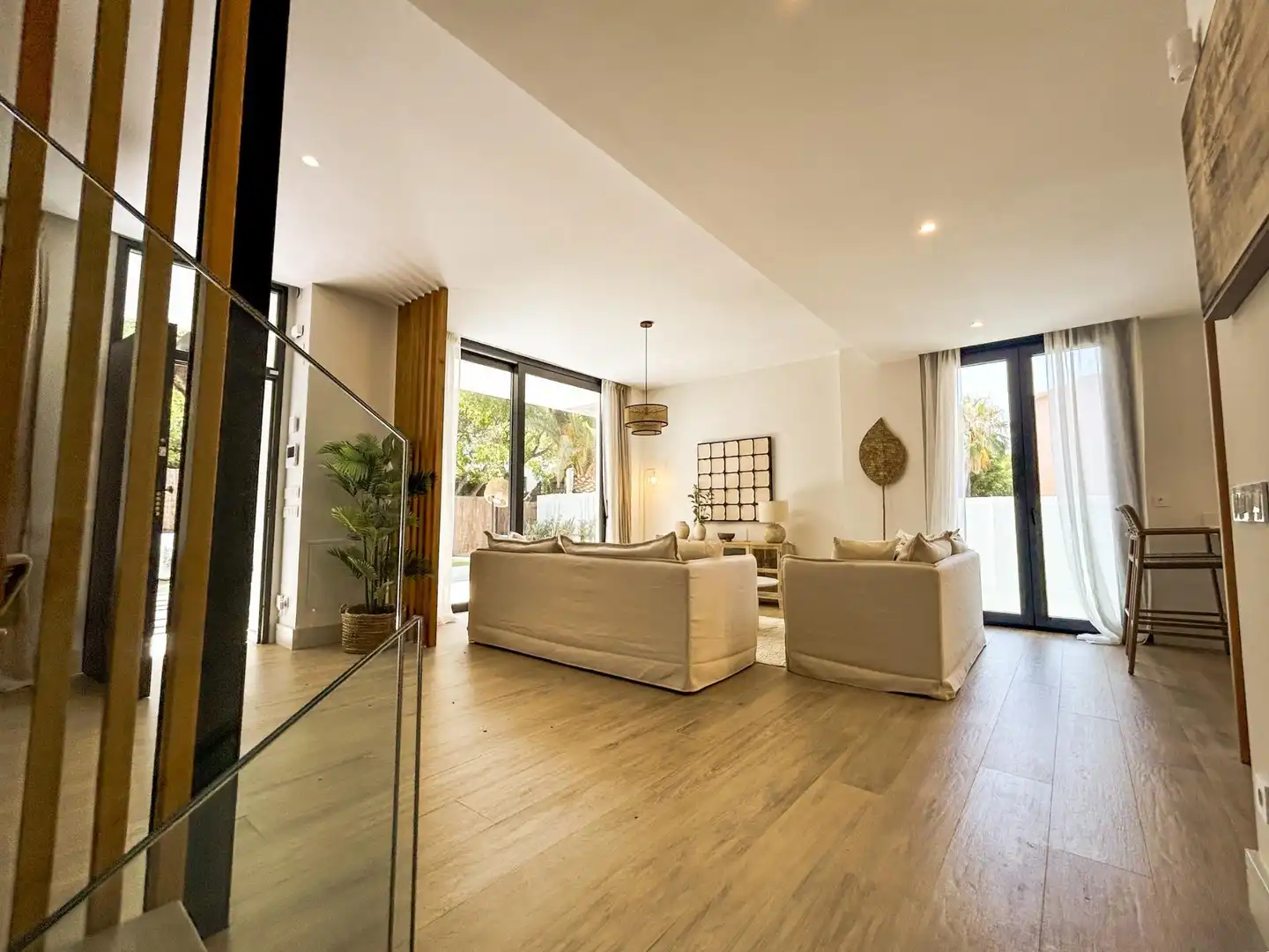 Sala de estar de Casa adosada en venta en Málaga con Aire acondicionado, Calefacción y Jardín privado