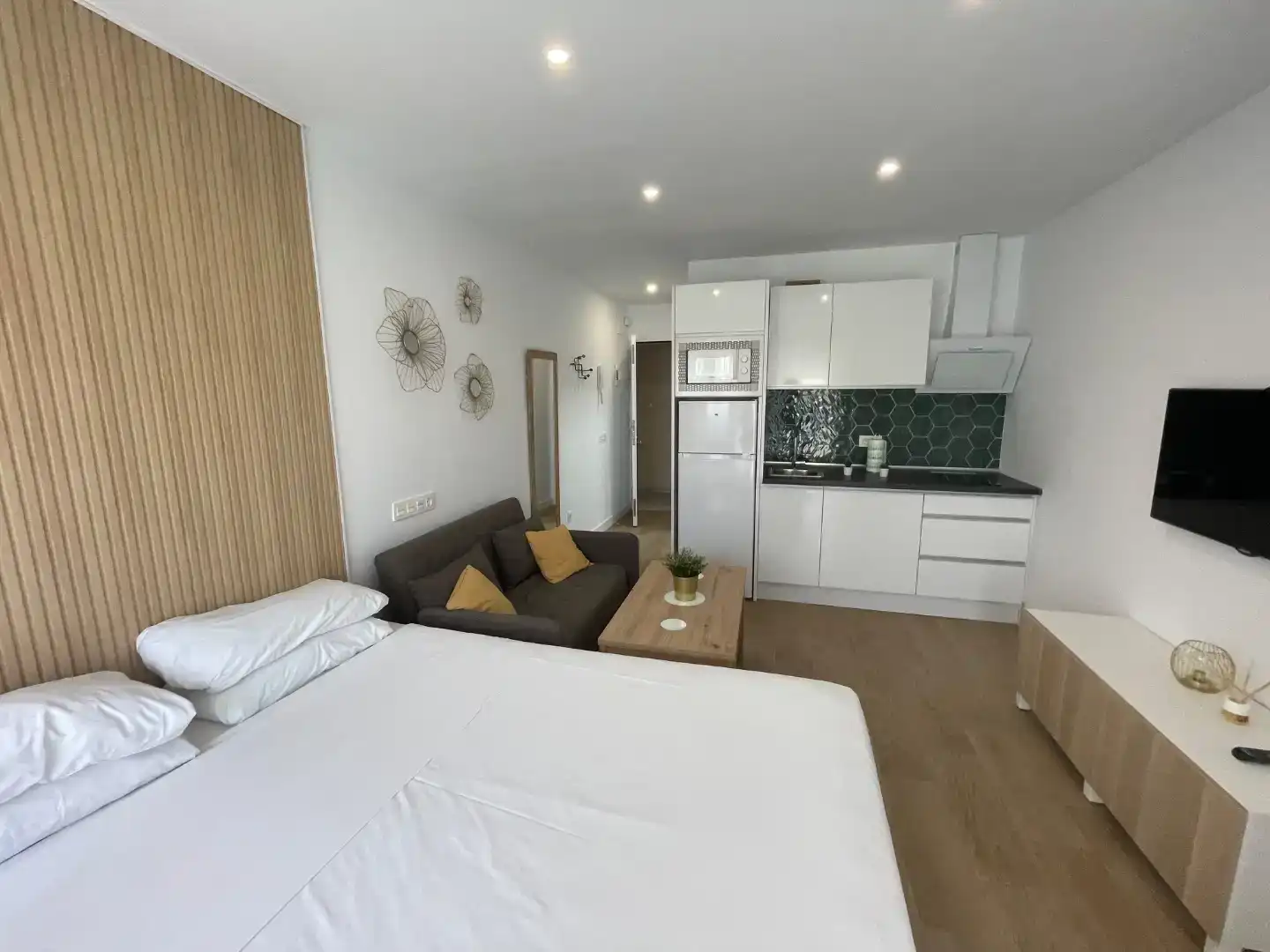 Bedroom of Study for rent in Torremolinos  with Air Conditioner, Swimming Pool and Furnished