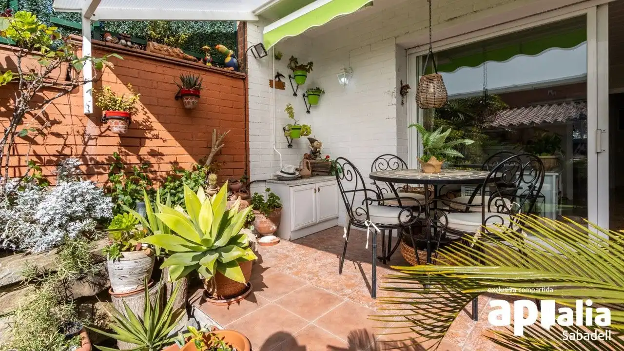 Terrassa de Casa o xalet en venda en Terrassa amb Aire condicionat, Calefacció i Jardí privat