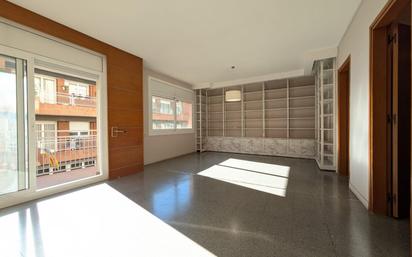 Living room of Flat for sale in Sant Feliu de Llobregat  with Air Conditioner, Terrace and Balcony