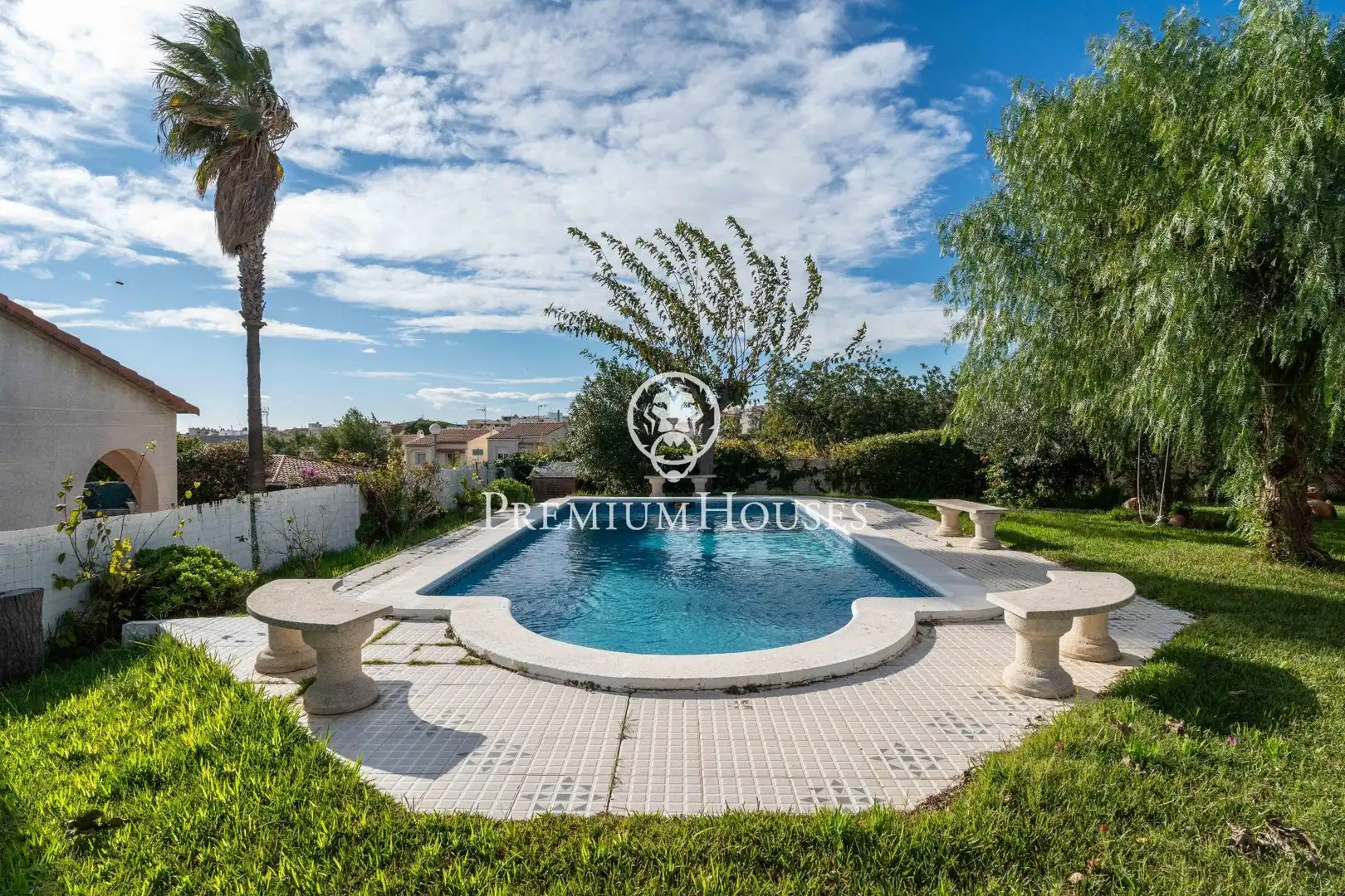 Piscina de Casa o xalet en venda en Vilanova i la Geltrú amb Calefacció, Jardí privat i Terrassa