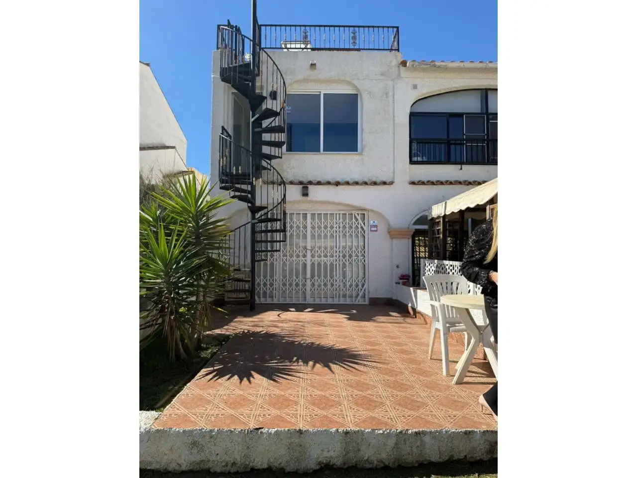Außenansicht von Wohnung zum Verkauf in Santa Pola mit Klimaanlage, Terrasse und Gemeinschaftspool